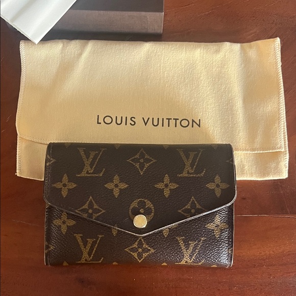 Louis Vuitton Monogram Sarah Compact Wallet - Picture 2 of 13